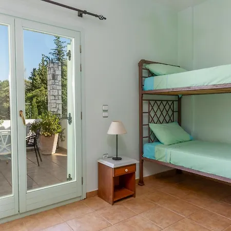 Spyros House, 3 Bedrooms-sea View-in Ferienhaus Agia Efimia