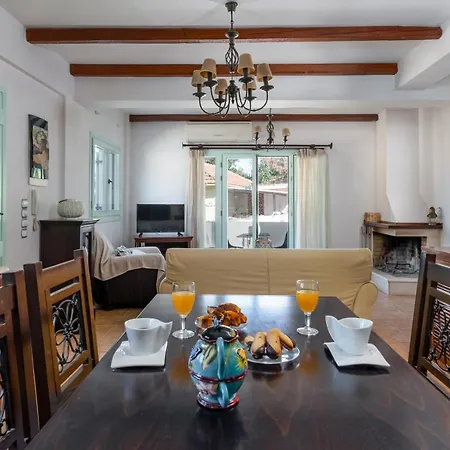 Spyros House, 3 Bedrooms-sea View-in Ferienhaus