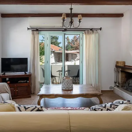 Spyros House, 3 Bedrooms-sea View-in Ferienhaus