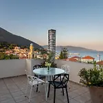 Spyros House, 3 Bedrooms-sea View-in Nyaraló *