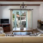 Spyros House, 3 Bedrooms-sea View-in Nyaraló