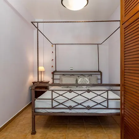 Spyros House, 3 Bedrooms-sea View-in Casa de Férias