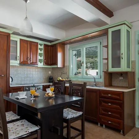 Spyros House, 3 Bedrooms-sea View-in