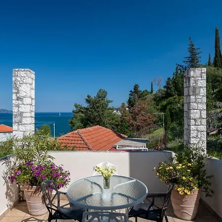 Spyros House, 3 Bedrooms-sea View-in