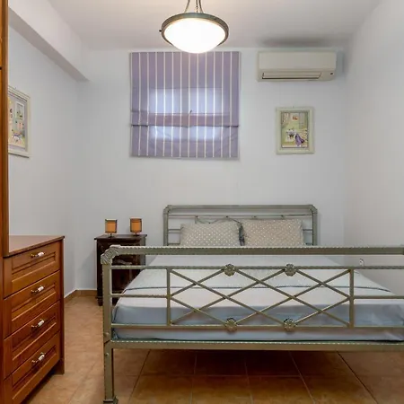 Spyros House, 3 Bedrooms-sea View-in * Agia Efimia