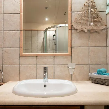 Spyros House, 3 Bedrooms-sea View-in איה אפימיה