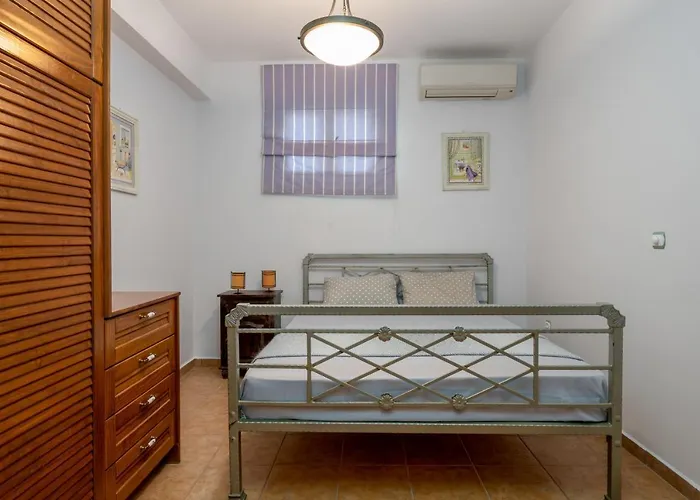 Spyros House, 3 Bedrooms-sea View-in * Agia Efimia